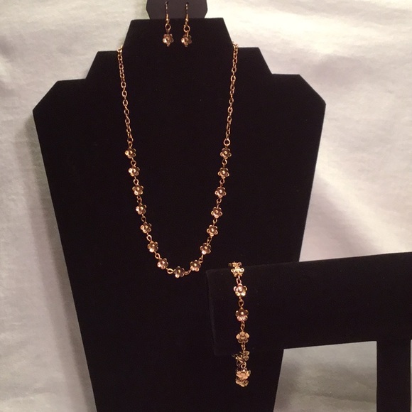 Trio: Copper Daisy Jewelry. Matching Pieces. - Picture 2 of 4